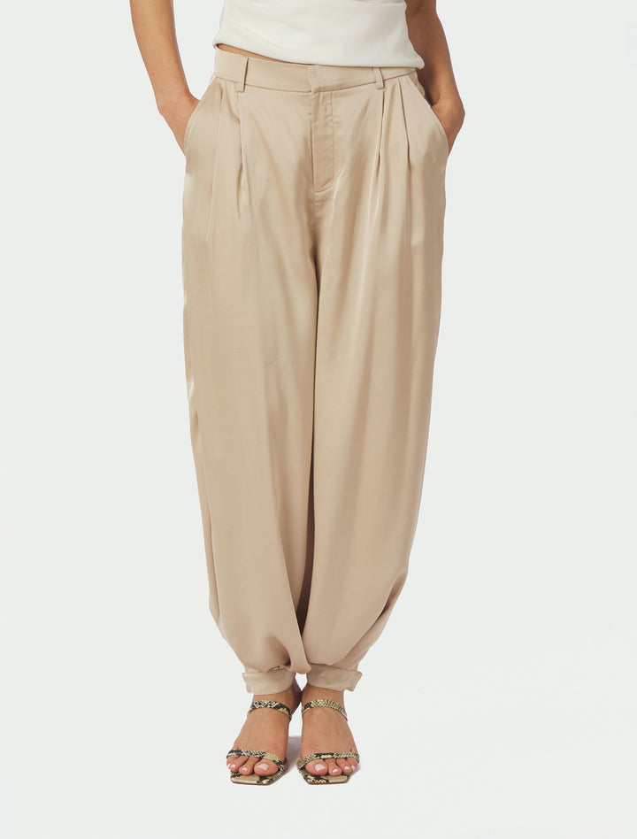 Neo Noir FAYLA DRAPY SATIN BALLOON PANTS Dark Sand