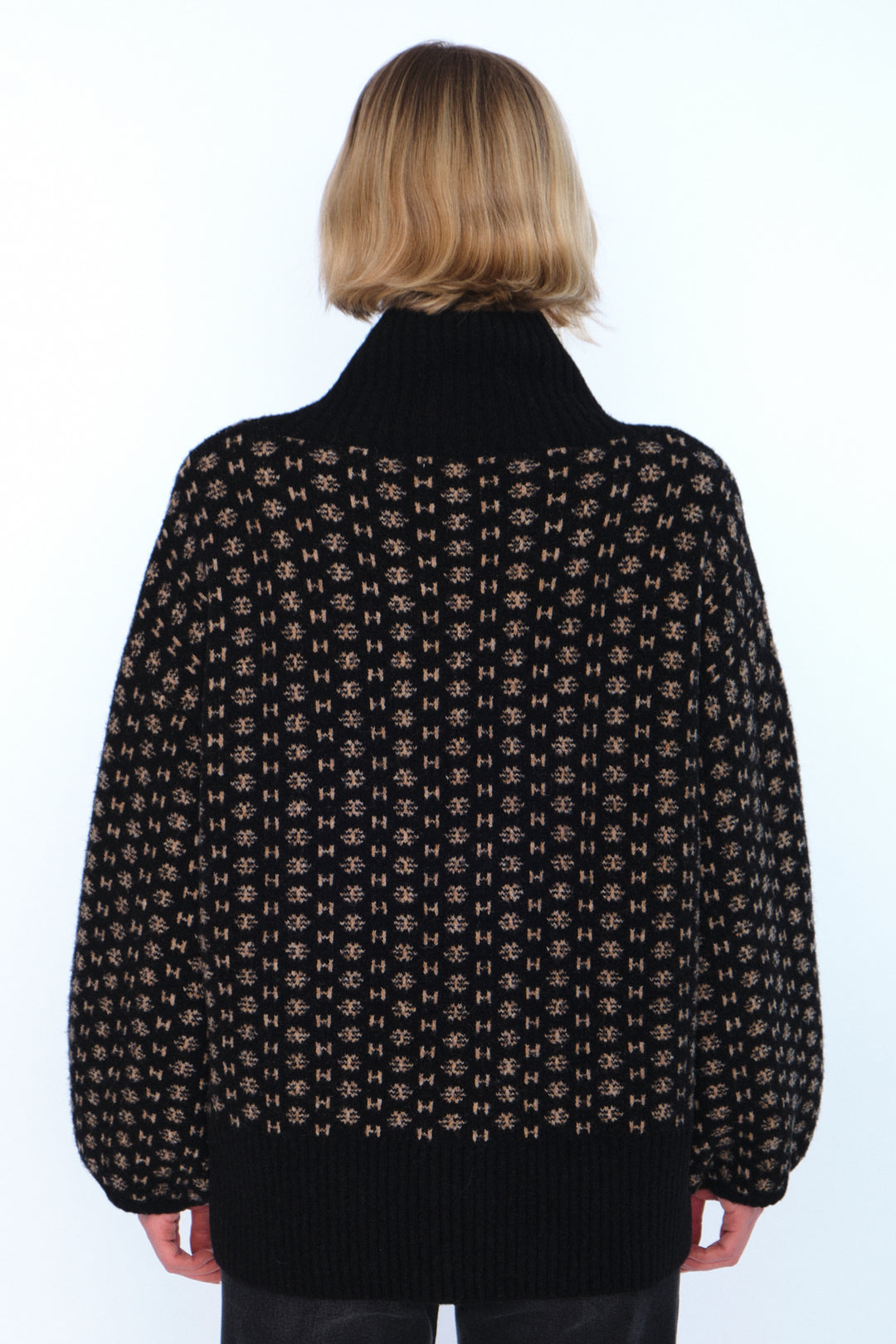 Hést Logo Sweater Jet Black