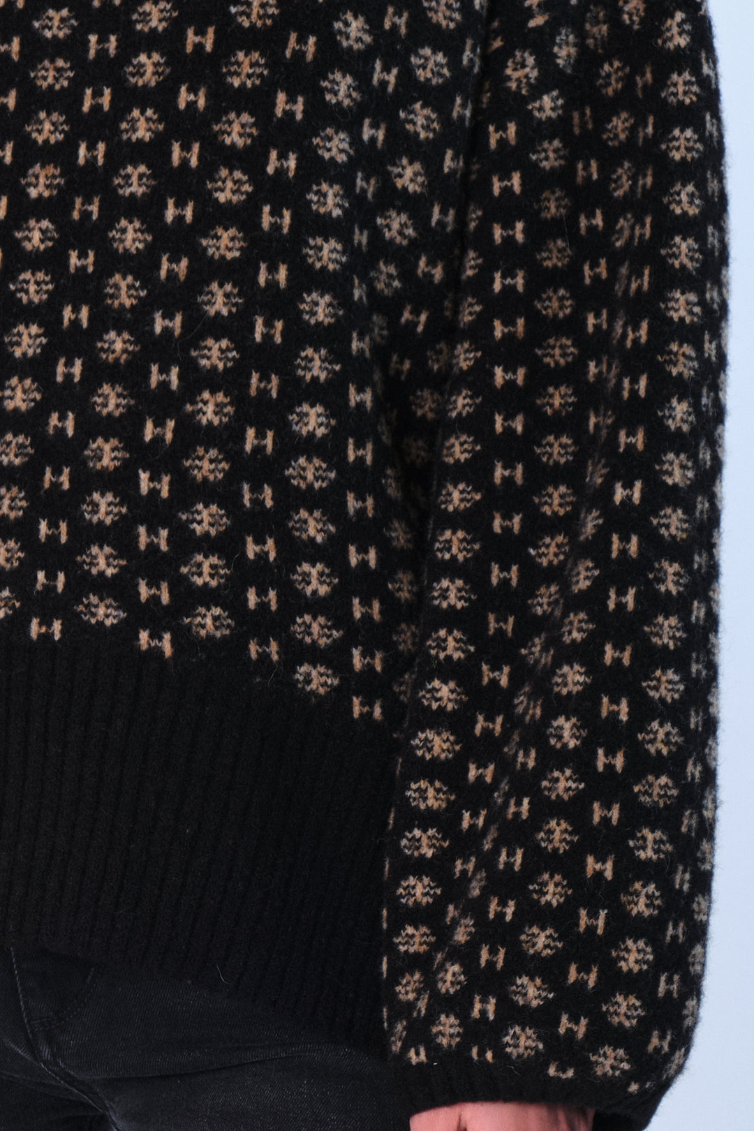 Hést Logo Sweater Jet Black