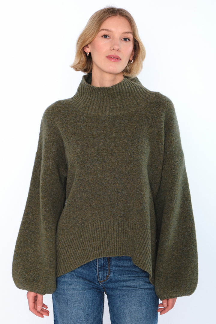 Hést Patch Short Sweater Winter Moss