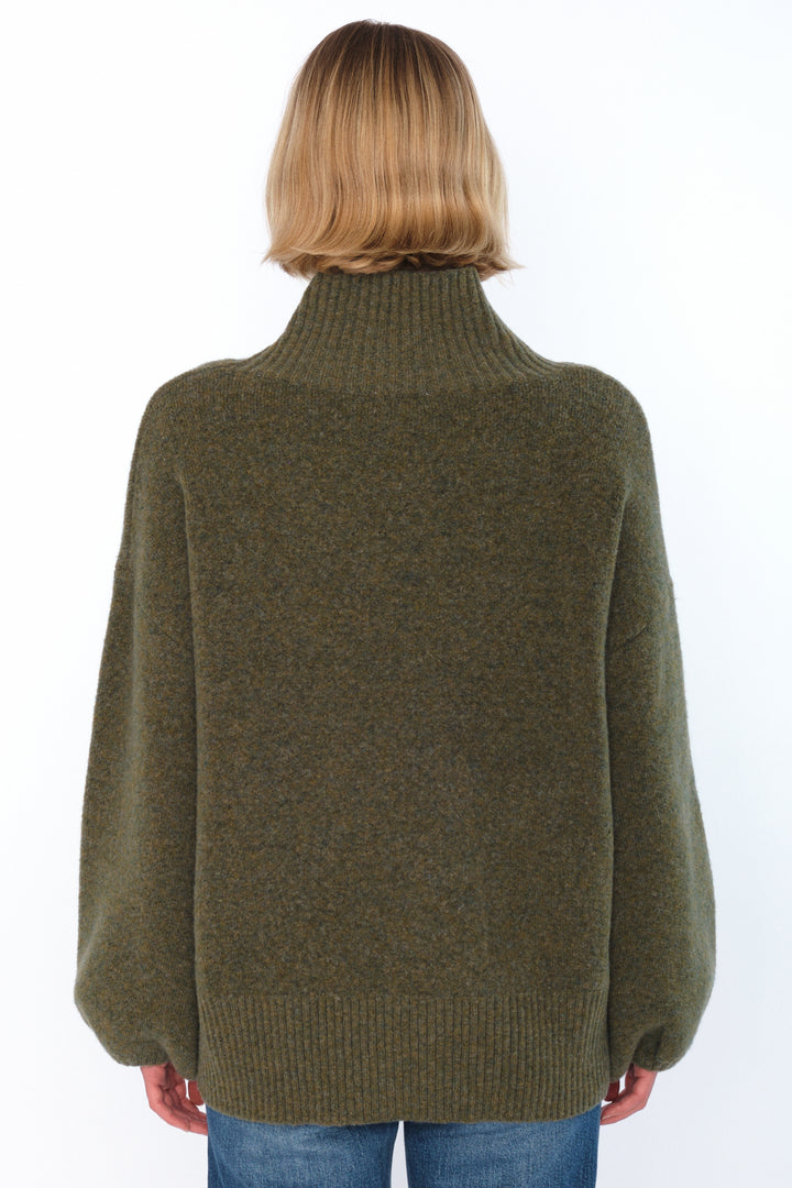 Hést Patch Short Sweater Winter Moss
