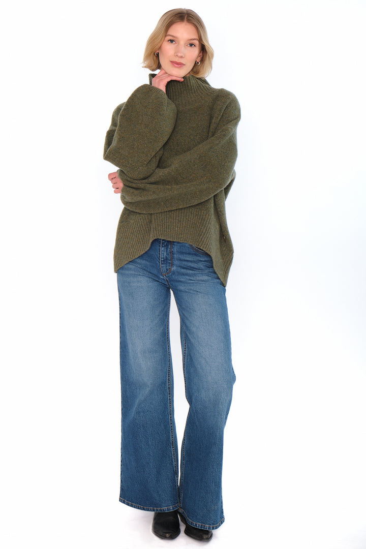 Hést Patch Short Sweater Winter Moss