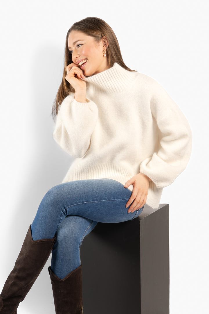 HÉST Patch Short Sweater White Alyssum