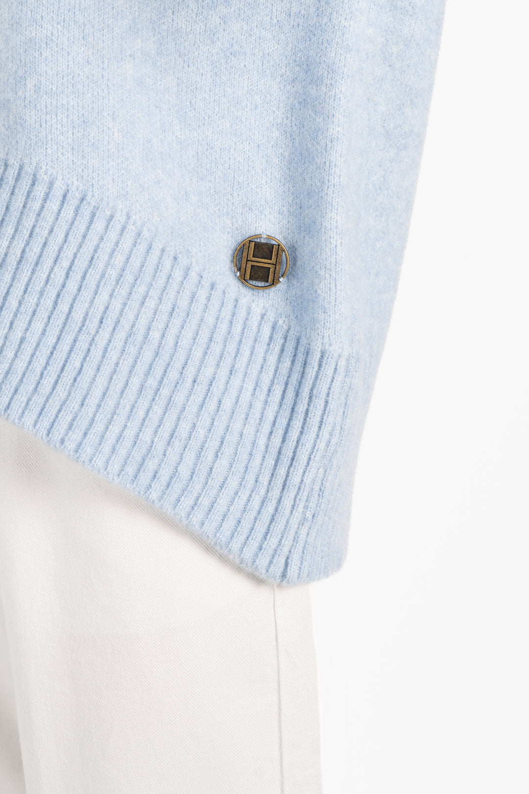 HÉST Patch Short Sweater Skyway