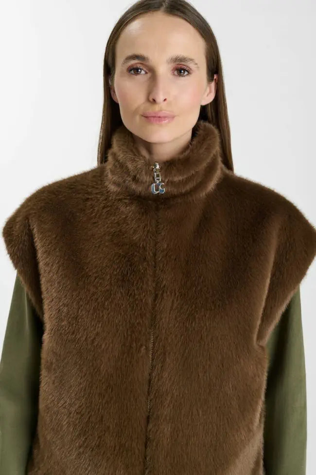Femme Fauve Vest Bear