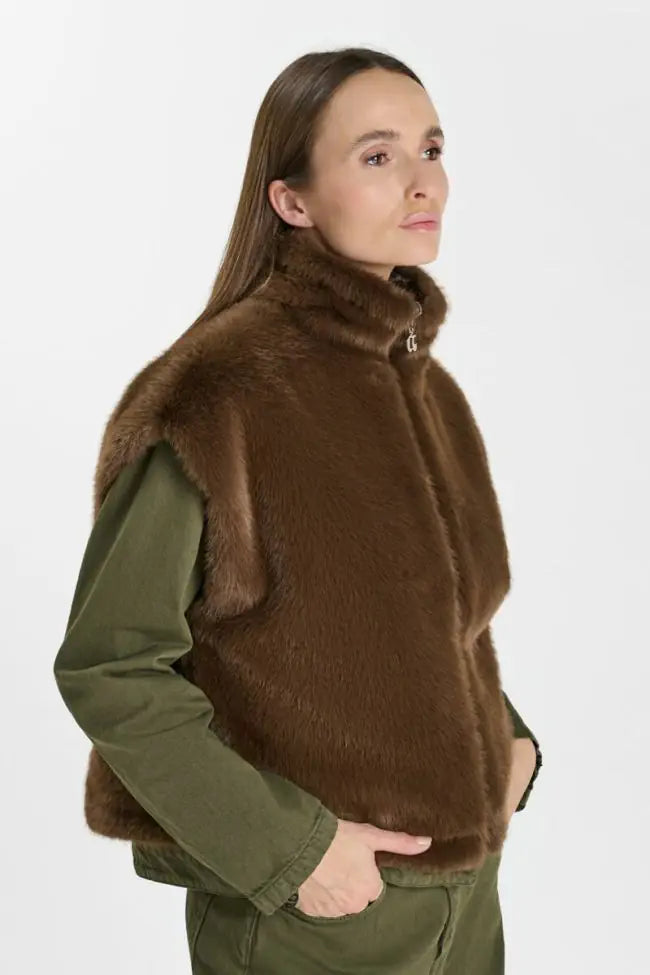 Femme Fauve Vest Bear