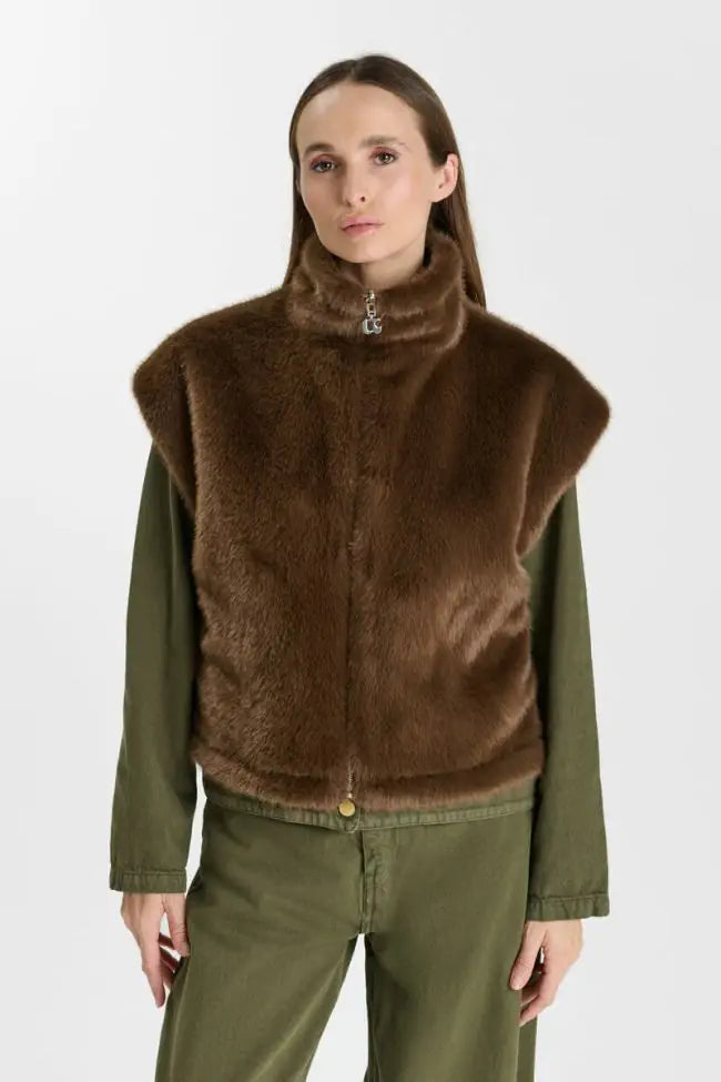 Femme Fauve Vest Bear
