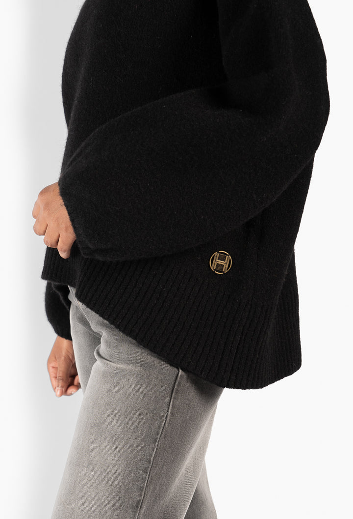 Fam Patch Short Sweater Jet Black