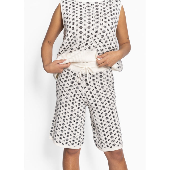 Hést Logo Shorts White Alyssum