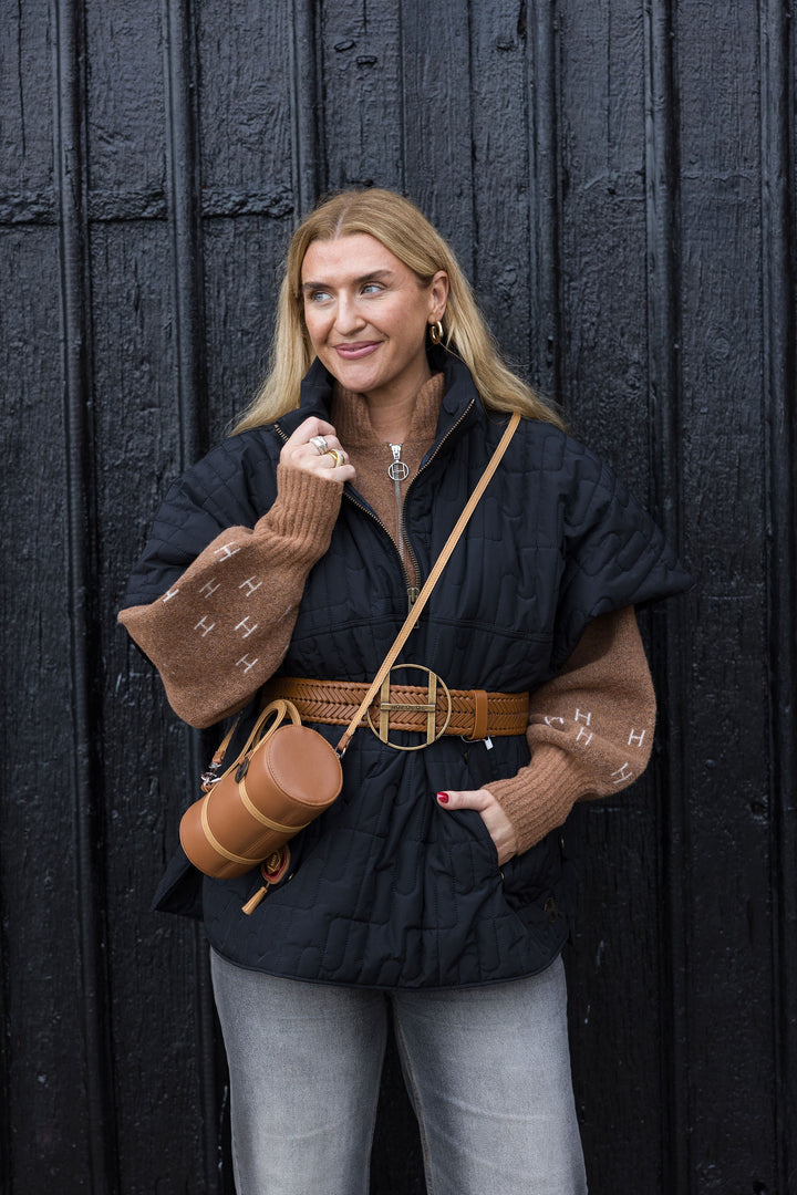 Ashley Cape 9000 Jet Black