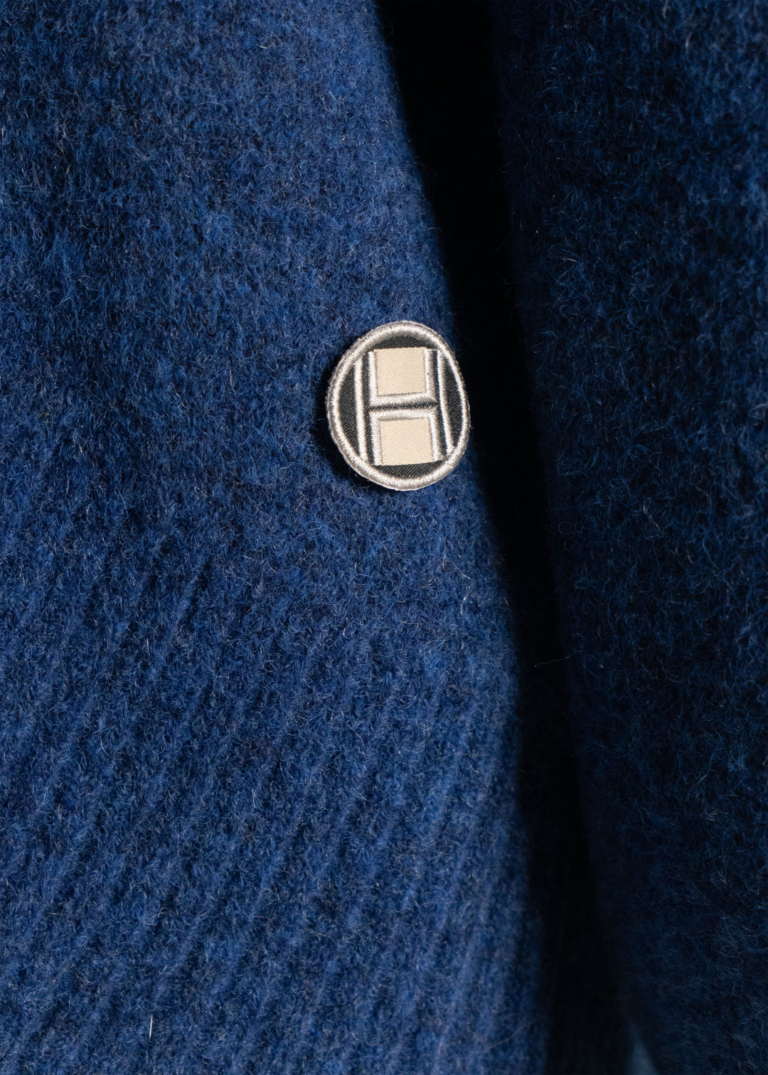 Hést Patch Short Sweater True Navy
