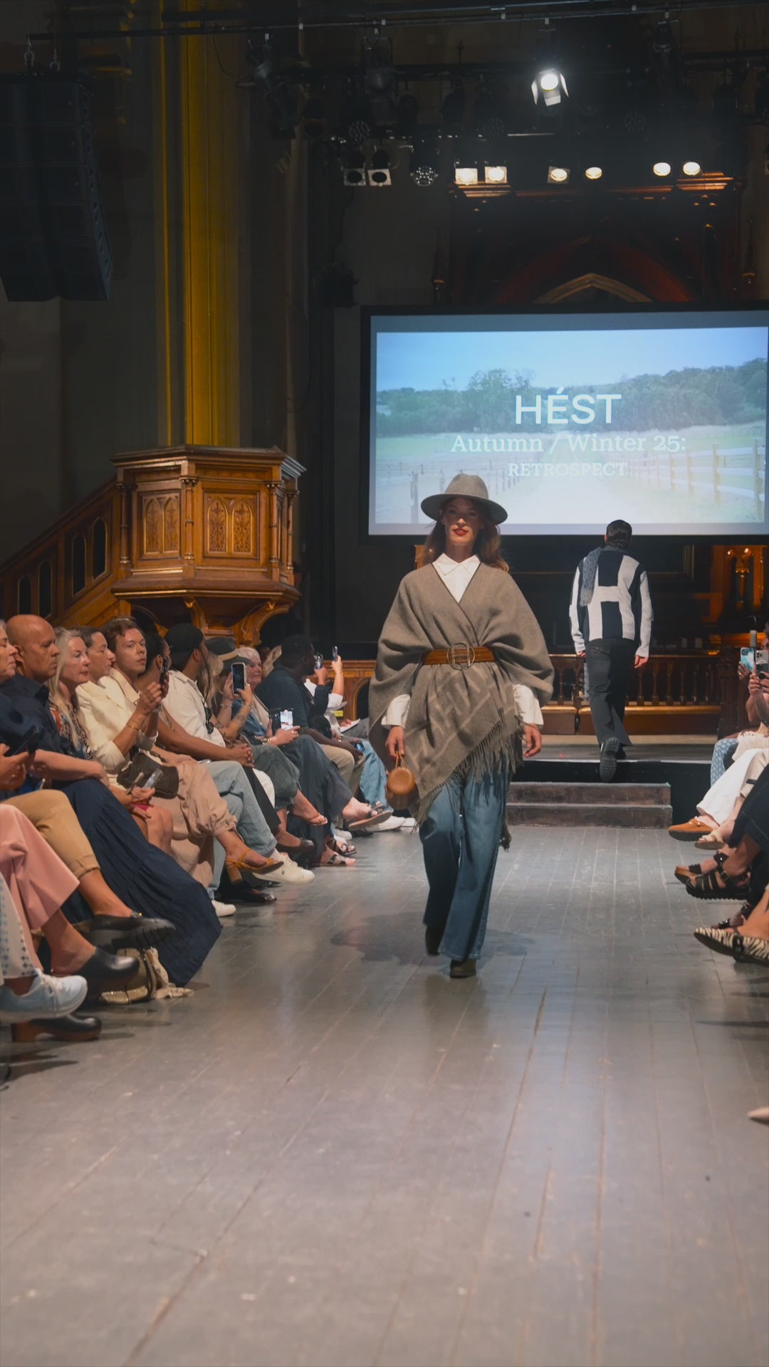 Hést SHAWL Brown